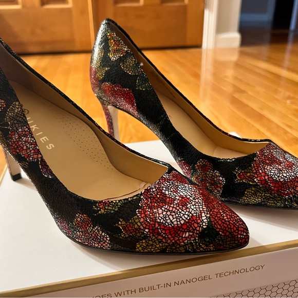 Ukies red and black heels - Picture 3 of 3